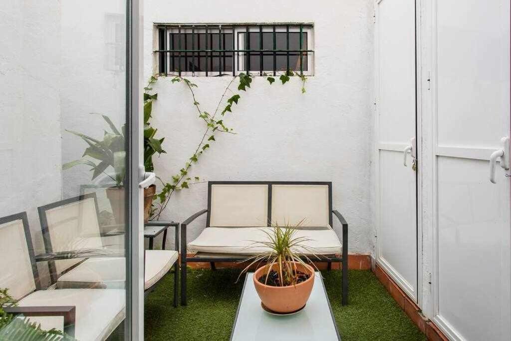 Lujoso Apartamento Con Patio En Triana Sevilla Esterno foto